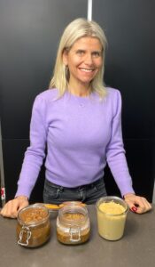 Véronique Cru-Life devant du foie gras végétal